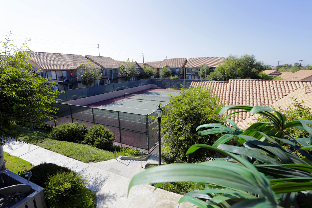 Le Med Apartment Homes in Anaheim, CA - Building Photo