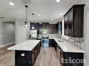 1842 Castleton Dr in St. Cloud, FL - Foto de edificio - Building Photo