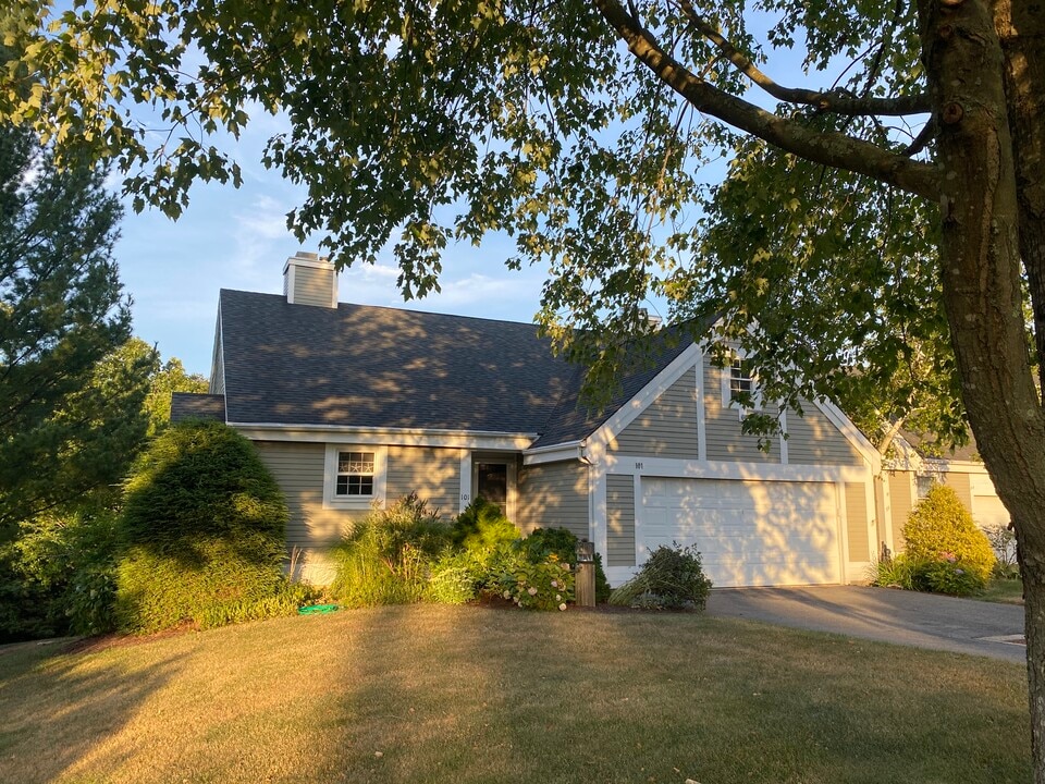 101 Legend Hill Rd in Madison, CT - Building Photo