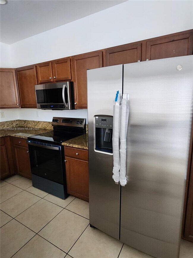 16920 SW 95th St in Miami, FL - Building Photo - Building Photo