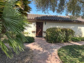 813 Valley Rd in Arroyo Grande, CA - Building Photo