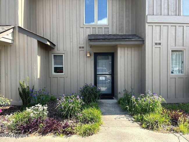 property at 940 Linden Rd