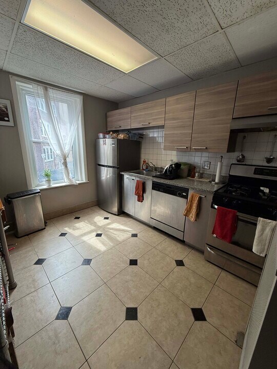 1710 Commonwealth Avenue, Unit 1 in Boston, MA - Building Photo