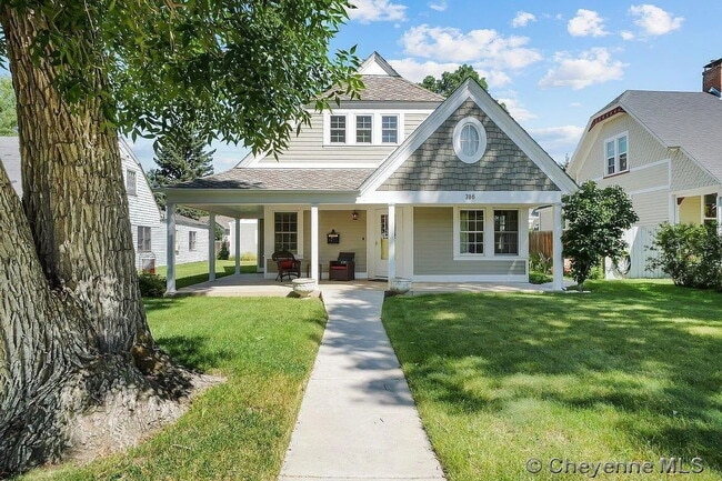 property at 706 E 18th St