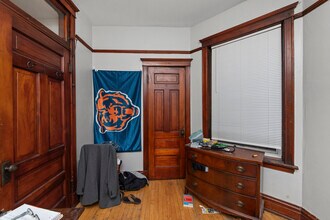 3350 N Sheffield Ave, Unit 2 in Chicago, IL - Building Photo - Building Photo