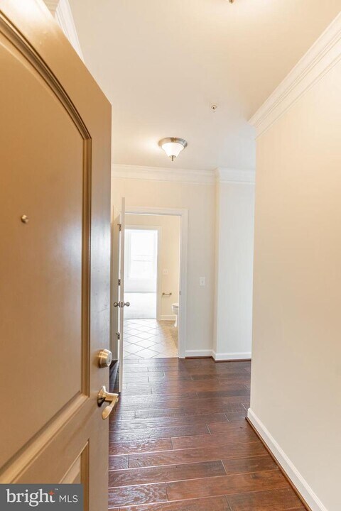 3160 John Glenn St-Unit -502 in Herndon, VA - Building Photo