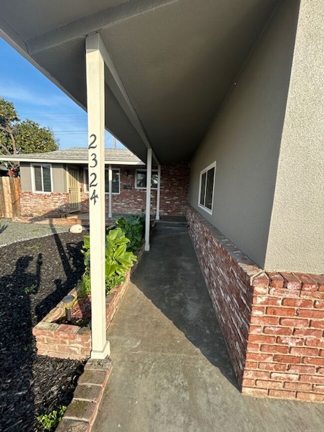 2324 S Sallee St in Visalia, CA - Building Photo - Building Photo