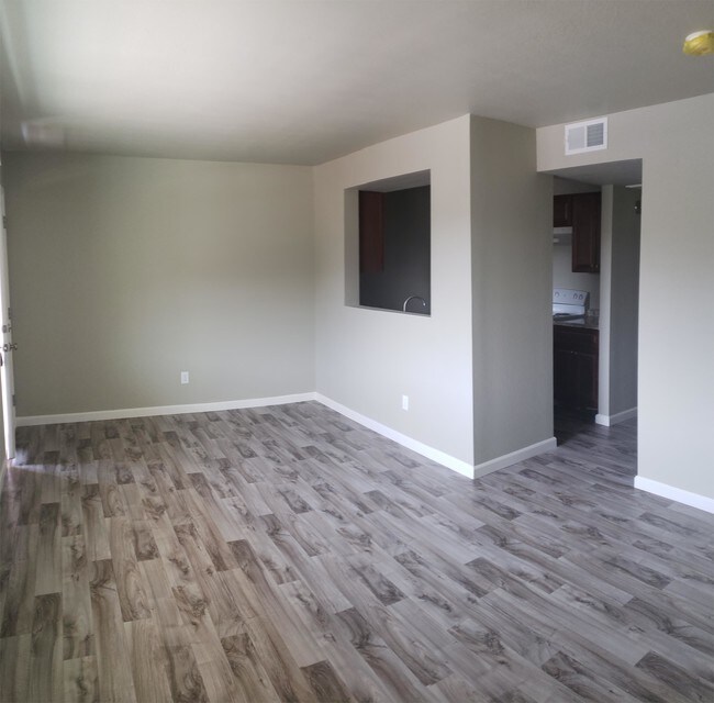 1346 E Mountain View Rd-Unit -208 in Phoenix, AZ - Building Photo - Building Photo