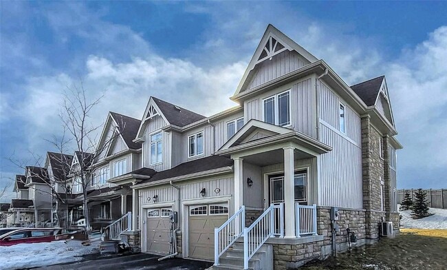 Beautifully Updated Executive End-Unit Tow in Bowmanville, ON - Building Photo - Building Photo