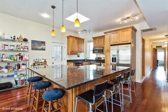 665 W Cornelia Ave-Unit -PH in Chicago, IL - Building Photo - Building Photo