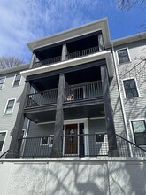 71 Woods Ave, Unit 3 in Somerville, MA - Building Photo - Building Photo