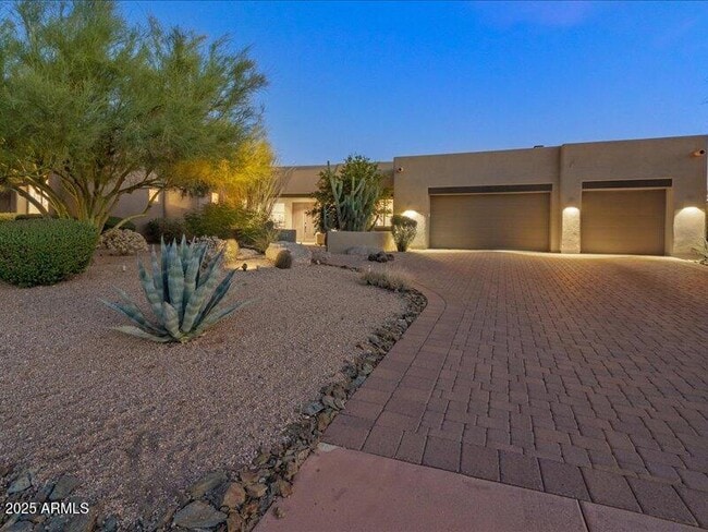 5447 E Ron Rico Rd in Cave Creek, AZ - Foto de edificio - Building Photo