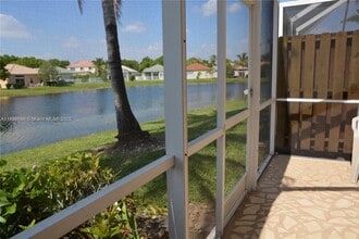 3810 San Simeon Cir in Weston, FL - Foto de edificio - Building Photo