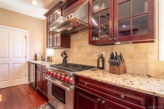 9 Stony Gate Oval in New Rochelle, NY - Building Photo - Building Photo