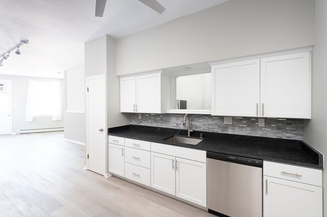 2266 S Kinnickinnic Ave, Unit 2