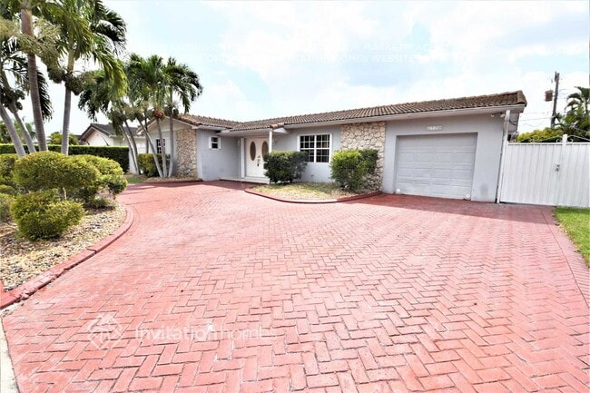 1720 SW 98th Ct in Miami, FL - Foto de edificio - Building Photo