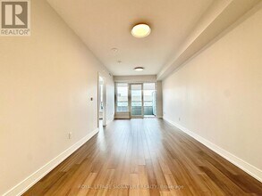 2525 Bathurst St in Toronto, ON - Building Photo - Building Photo