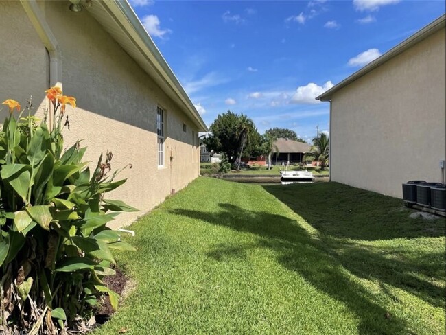 627 SW 47th Ter, Unit 627 in Cape Coral, FL - Building Photo - Building Photo