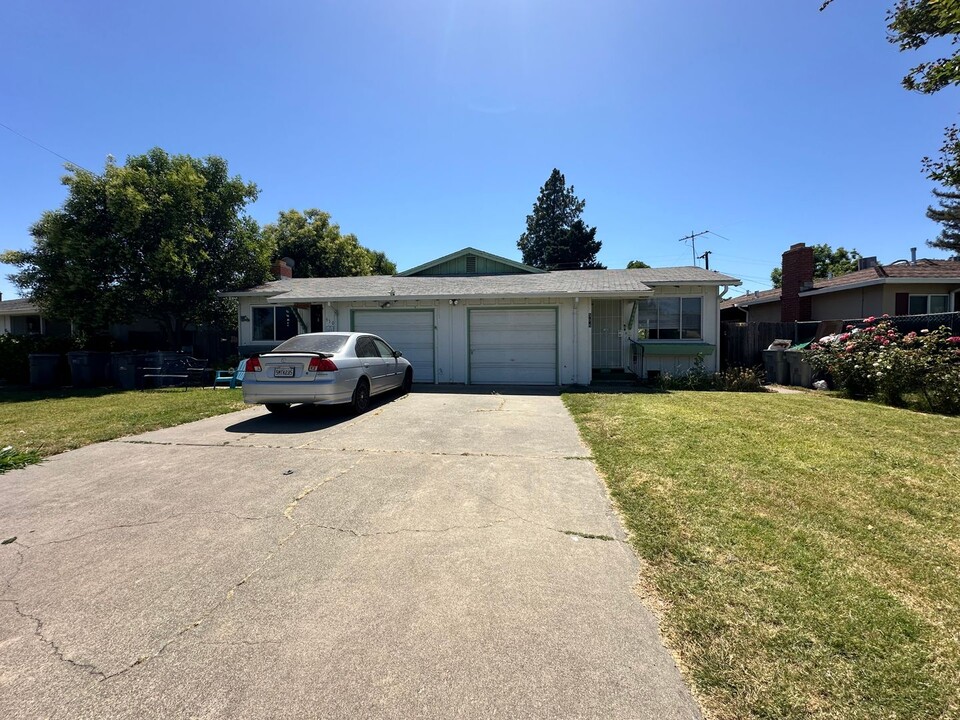 508-510 Michigan Blvd in West Sacramento, CA - Building Photo