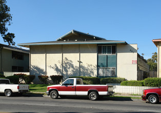 631 W Channel Islands Blvd in Oxnard, CA - Building Photo - Building Photo