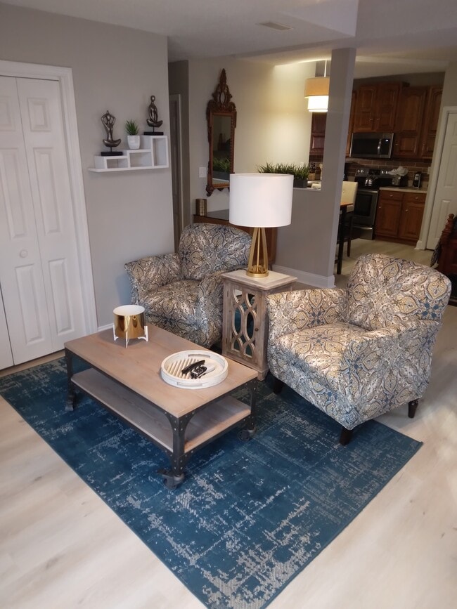 906 Bitterfield Dr, Unit Executive furnished  Apt