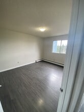 80 Brookwood Dr in Spruce Grove, AB - Building Photo - Building Photo