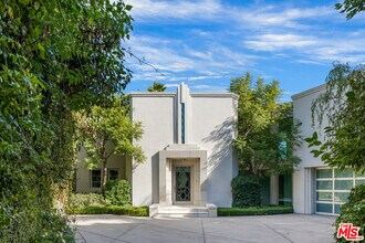 1456 Blue Jay Way in Los Angeles, CA - Foto de edificio - Building Photo