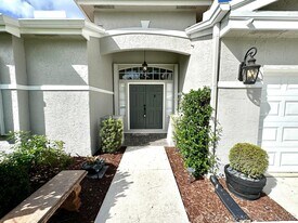 1000 Lake Breeze Dr in Wellington, FL - Building Photo