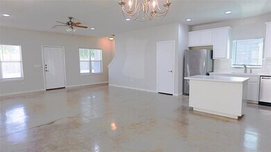 214 Munro St in Liberty Hill, TX - Building Photo - Building Photo