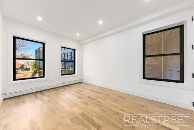 445 Classon Ave, Unit 3 in Brooklyn, NY - Building Photo - Building Photo