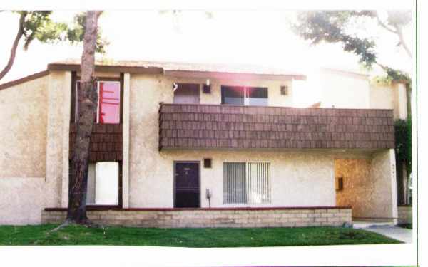 Indiana Apartments in Buena Park, CA - Foto de edificio - Building Photo