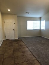 13003 Lake Pueblo Way in Bakersfield, CA - Building Photo - Building Photo