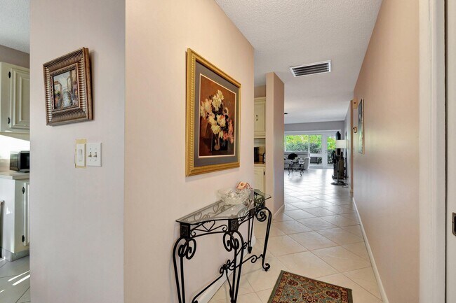 13678 Vía Flora in Delray Beach, FL - Building Photo - Building Photo