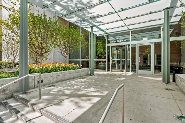 500 W Superior St in Chicago, IL - Building Photo - Building Photo