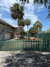 7006 Midnight Pass Rd in Sarasota, FL - Building Photo - Building Photo