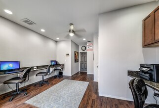 Camino Del Sol in Denton, TX - Foto de edificio - Building Photo