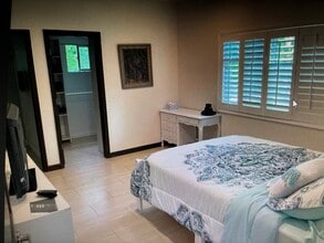 5345 Quakertown Ave in Woodland Hills, CA - Building Photo - Building Photo