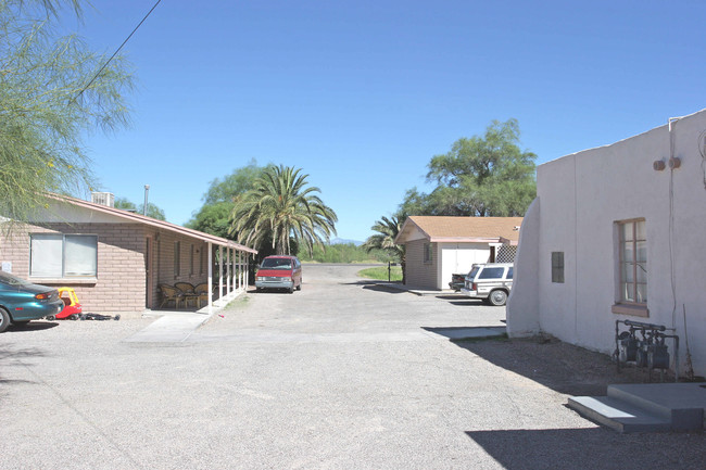 5740 S Nogales Hwy in Tucson, AZ - Building Photo - Building Photo