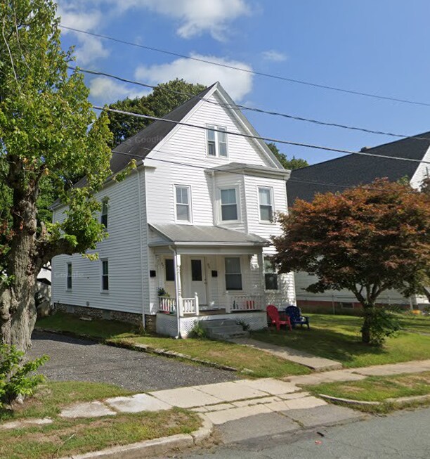 85 Court St in Whitman, MA - Building Photo