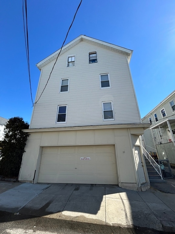 11 Davis St in Fall River, MA - Building Photo - Building Photo