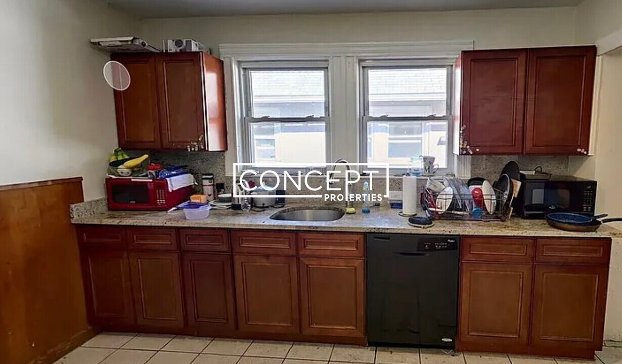 785 Washington St in Boston, MA - Building Photo