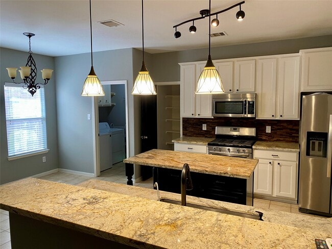 2827 Mustang Hill Ln