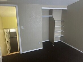 8836 N 95th St-Unit -Unit G in Milwaukee, WI - Foto de edificio - Building Photo