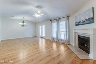 3612 Miles Ln in Ocean Springs, MS - Foto de edificio - Building Photo