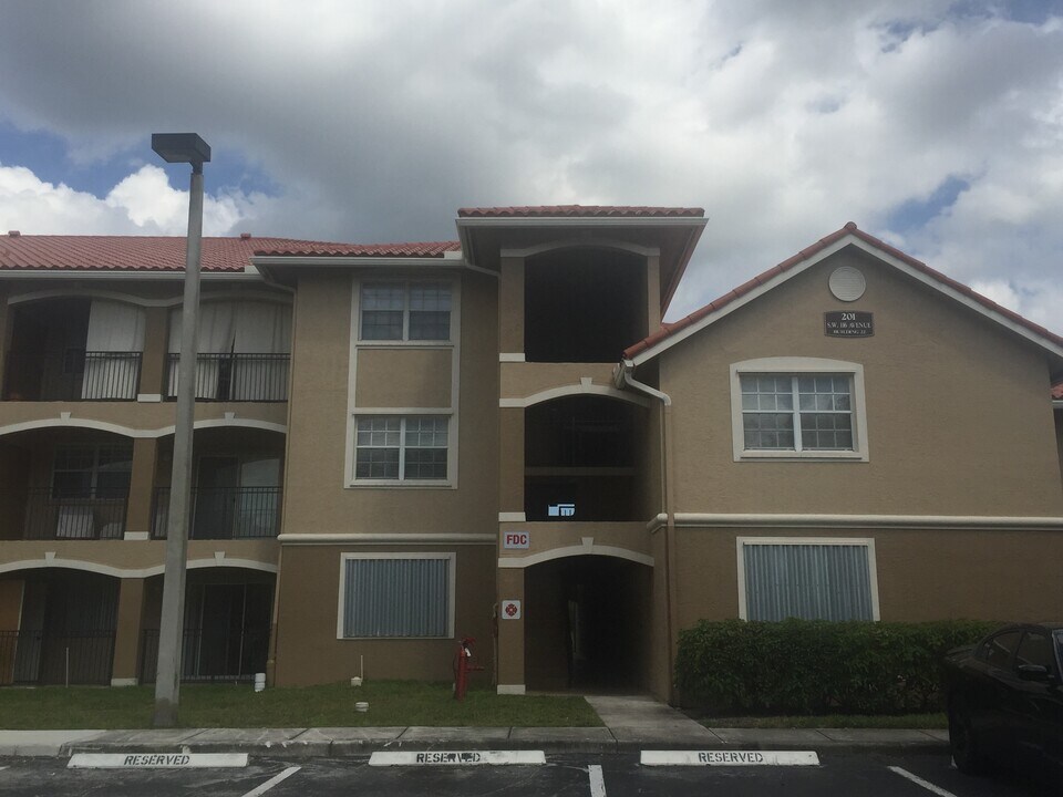 201 SW 116th Ave, Unit 105 in Pembroke Pines, FL - Building Photo