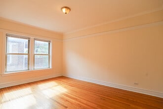 3349 W Ainslie St, Unit #2E in Chicago, IL - Foto de edificio - Building Photo
