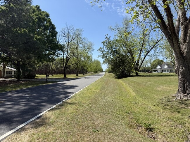 10675 Baxter-Durrence Rd in Glennville, GA - Building Photo - Building Photo
