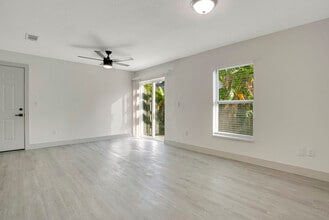 1217 W 6th St in Sanford, FL - Foto de edificio - Building Photo