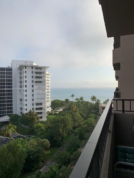 251 Crandon Blvd, Unit 929 in Key Biscayne, FL - Building Photo - Building Photo
