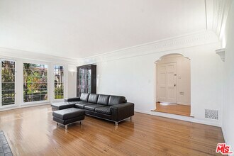 1040 S Alfred St in Los Angeles, CA - Building Photo - Building Photo